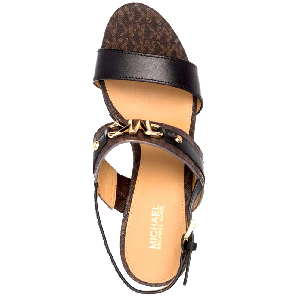 Michael Kors
logo-plaque wedge sandals size 8